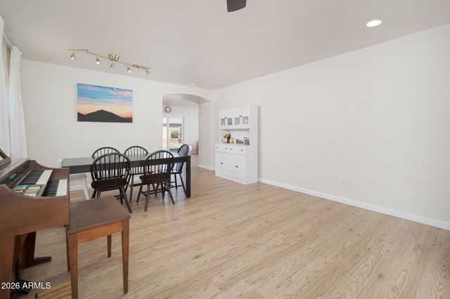 6014 W PUEBLO Avenue, Phoenix, AZ 85043