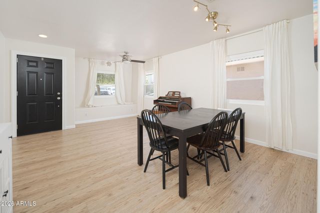 6014 W PUEBLO Avenue, Phoenix, AZ 85043