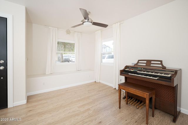 6014 W PUEBLO Avenue, Phoenix, AZ 85043