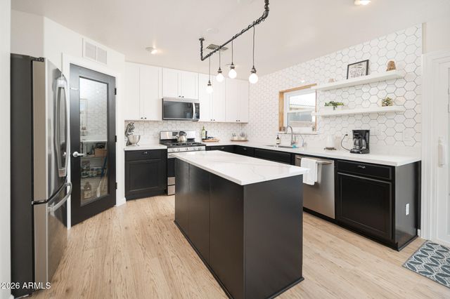 6014 W PUEBLO Avenue, Phoenix, AZ 85043