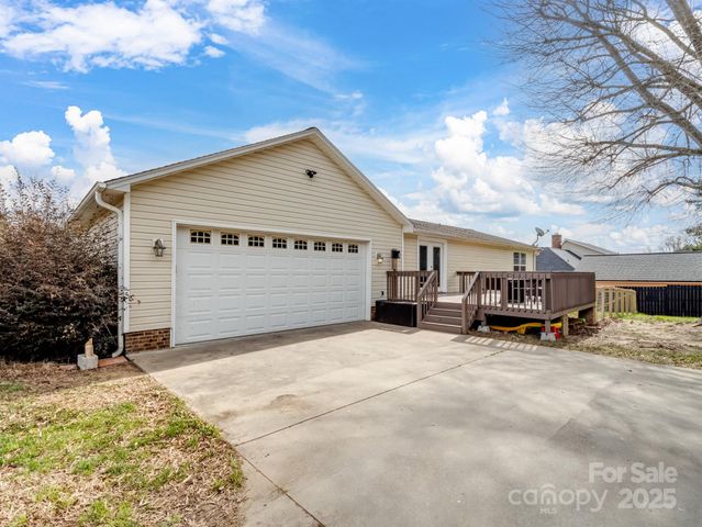 2200 Peninsula Avenue, Shelby, NC 28150