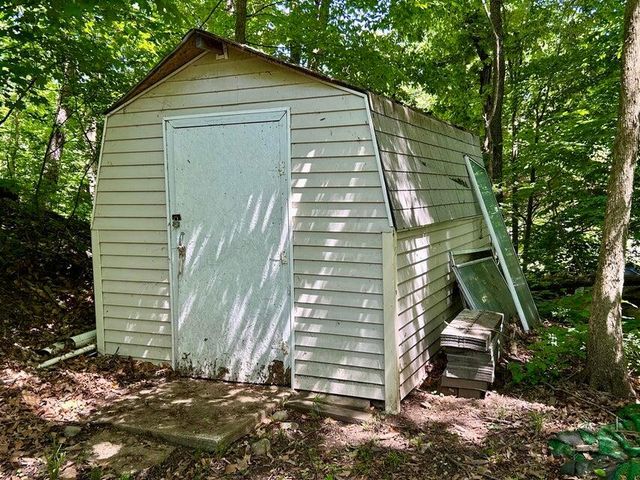 8771 Chain O Lakes Drive, Delton, MI 49046