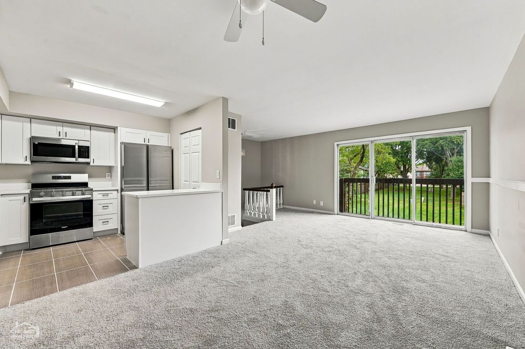 457 Sioux Drive, Bolingbrook, IL 60440 — photo 2