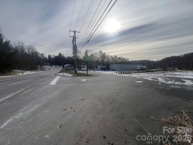 4450 US 70 Highway E, Marion, NC 28752