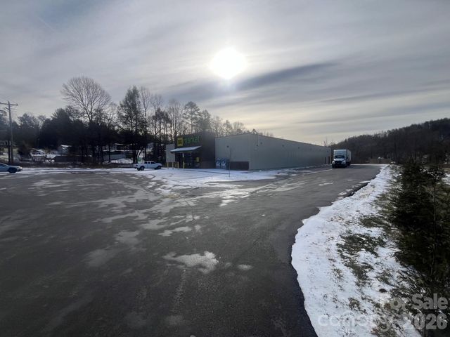 4450 US 70 Highway E, Marion, NC 28752