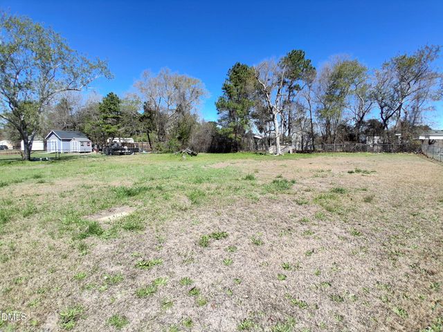 4725 Desert Ridge Road, Parkton, NC 28371