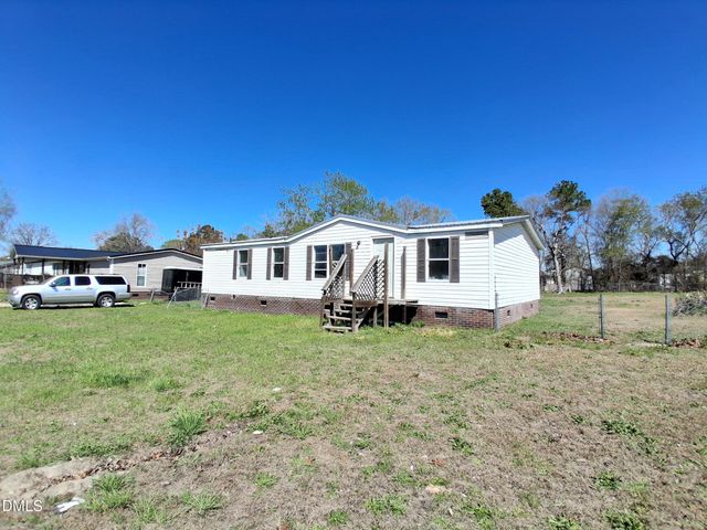 4725 Desert Ridge Road, Parkton, NC 28371