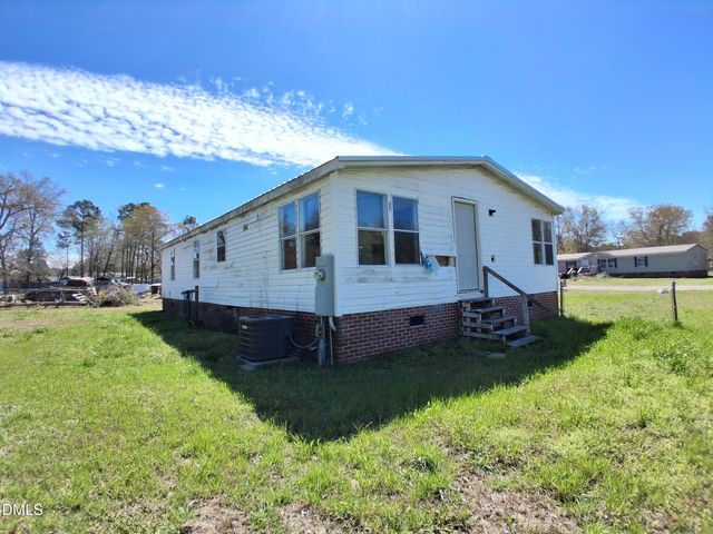 4725 Desert Ridge Road, Parkton, NC 28371