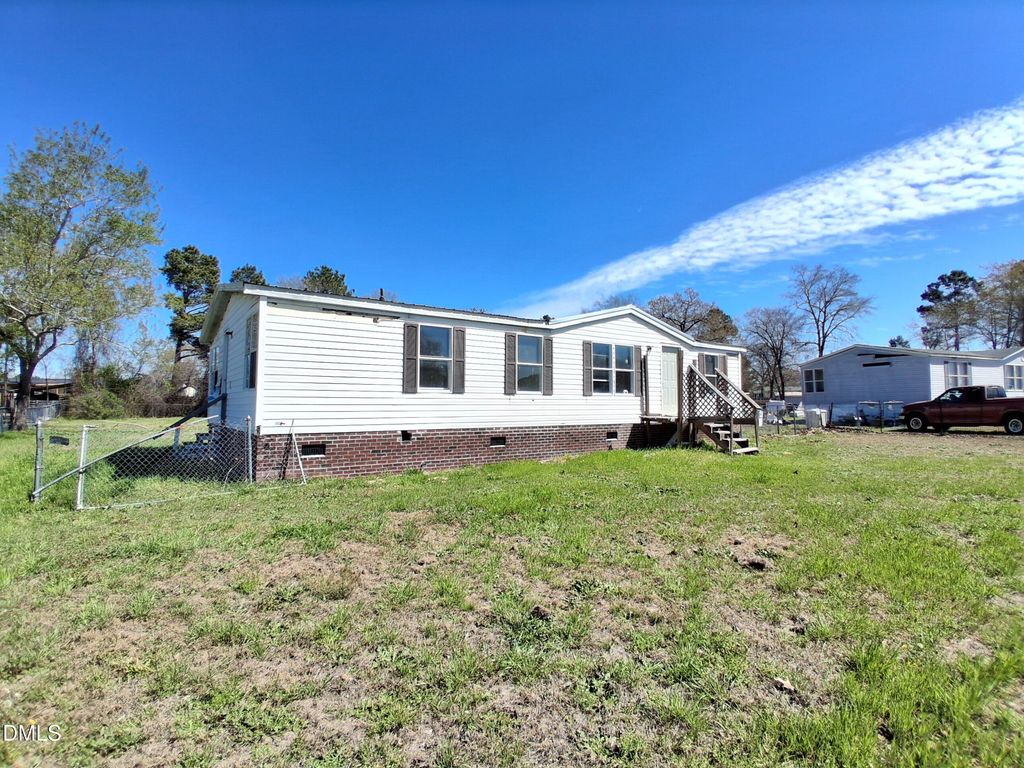 4725 Desert Ridge Road, Parkton, NC 28371