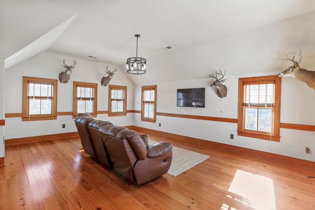 329 MILLER RD, Edinburg, VA 22824