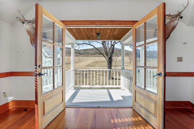 329 MILLER RD, Edinburg, VA 22824
