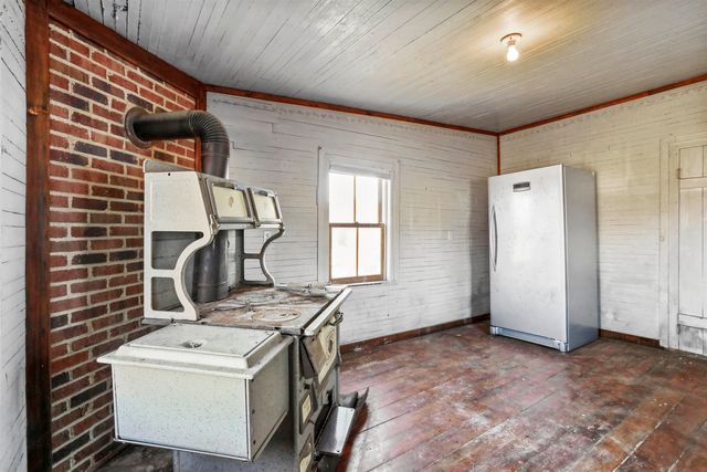 329 MILLER RD, Edinburg, VA 22824
