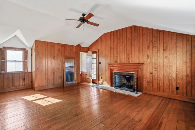 329 MILLER RD, Edinburg, VA 22824