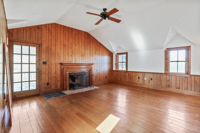 329 MILLER RD, Edinburg, VA 22824