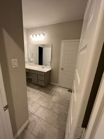 2820 Long Slope Road, Arlington, TX 76001