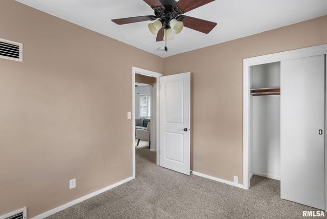 1636 W COLUMBIA Avenue, Davenport, IA 52804