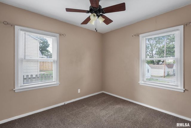 1636 W COLUMBIA Avenue, Davenport, IA 52804