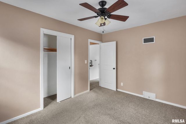 1636 W COLUMBIA Avenue, Davenport, IA 52804