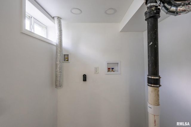 1636 W COLUMBIA Avenue, Davenport, IA 52804