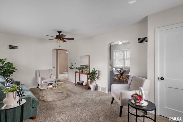 1636 W COLUMBIA Avenue, Davenport, IA 52804