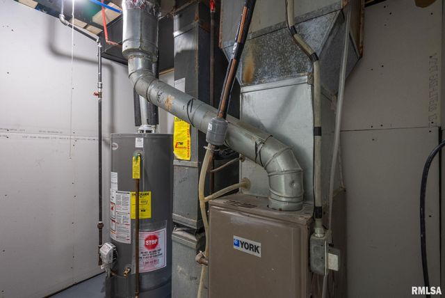 1636 W COLUMBIA Avenue, Davenport, IA 52804