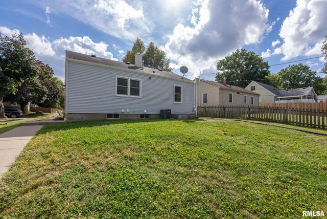 1636 W COLUMBIA Avenue, Davenport, IA 52804