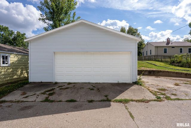 1636 W COLUMBIA Avenue, Davenport, IA 52804