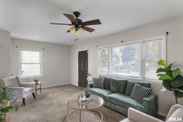 1636 W COLUMBIA Avenue, Davenport, IA 52804