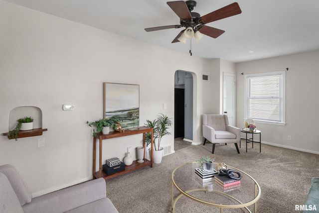 1636 W COLUMBIA Avenue, Davenport, IA 52804