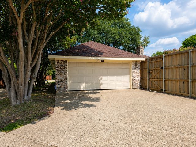 604 S Briarcrest Drive, Richardson, TX 75081