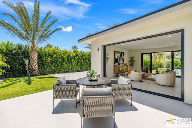 2020 E Amado Road, Palm Springs, CA 92262