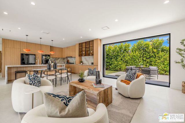 2020 E Amado Road, Palm Springs, CA 92262