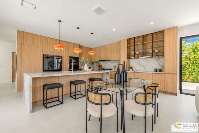 2020 E Amado Road, Palm Springs, CA 92262