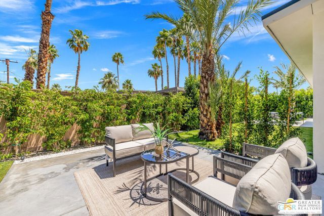 2020 E Amado Road, Palm Springs, CA 92262