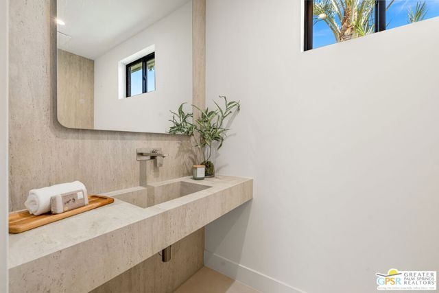 2020 E Amado Road, Palm Springs, CA 92262