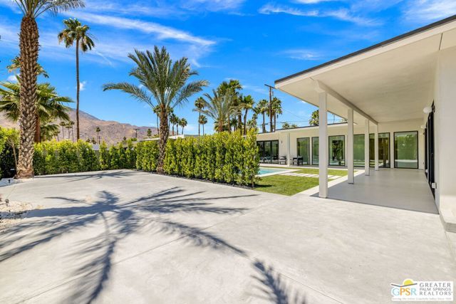2020 E Amado Road, Palm Springs, CA 92262