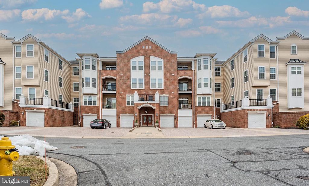 Image 1 of property listing at 8612 FLUTTERING LEAF TRL #402, Odenton, MD 21113