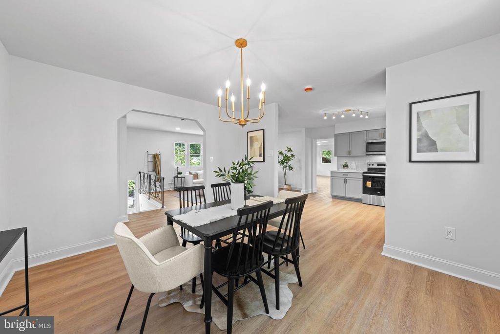 Image 10 of property listing at 306 HEYSE CT, Fort Washington, MD 20744