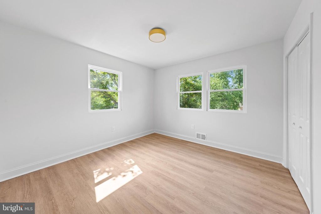 Image 13 of property listing at 306 HEYSE CT, Fort Washington, MD 20744