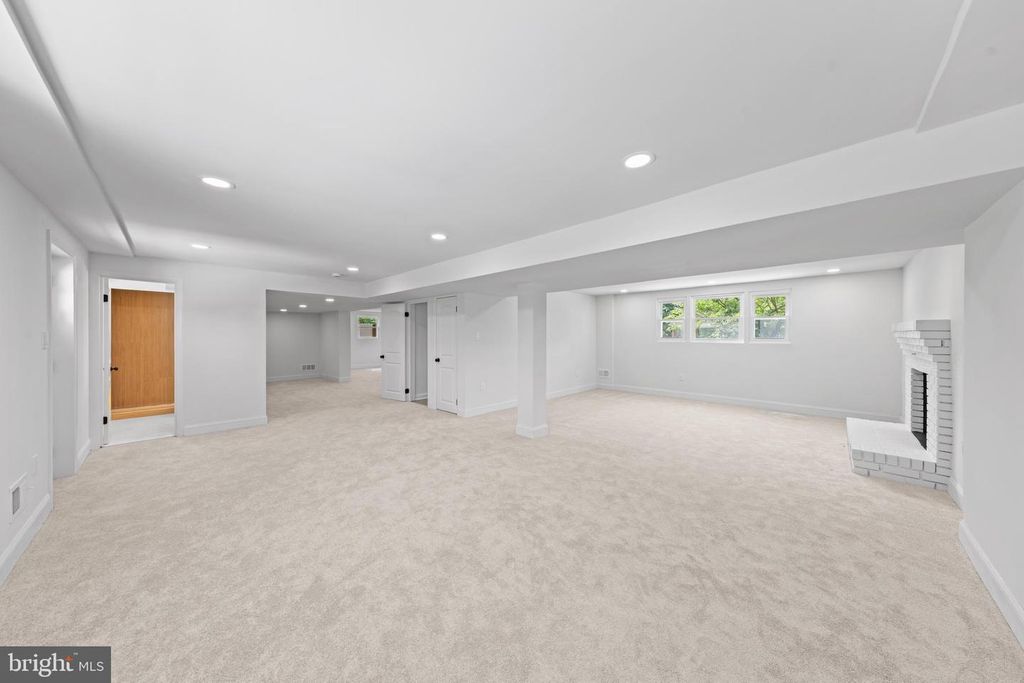 Image 21 of property listing at 306 HEYSE CT, Fort Washington, MD 20744