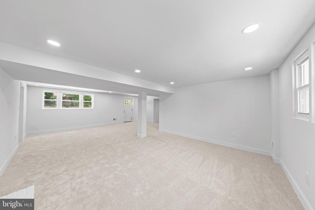 Image 22 of property listing at 306 HEYSE CT, Fort Washington, MD 20744