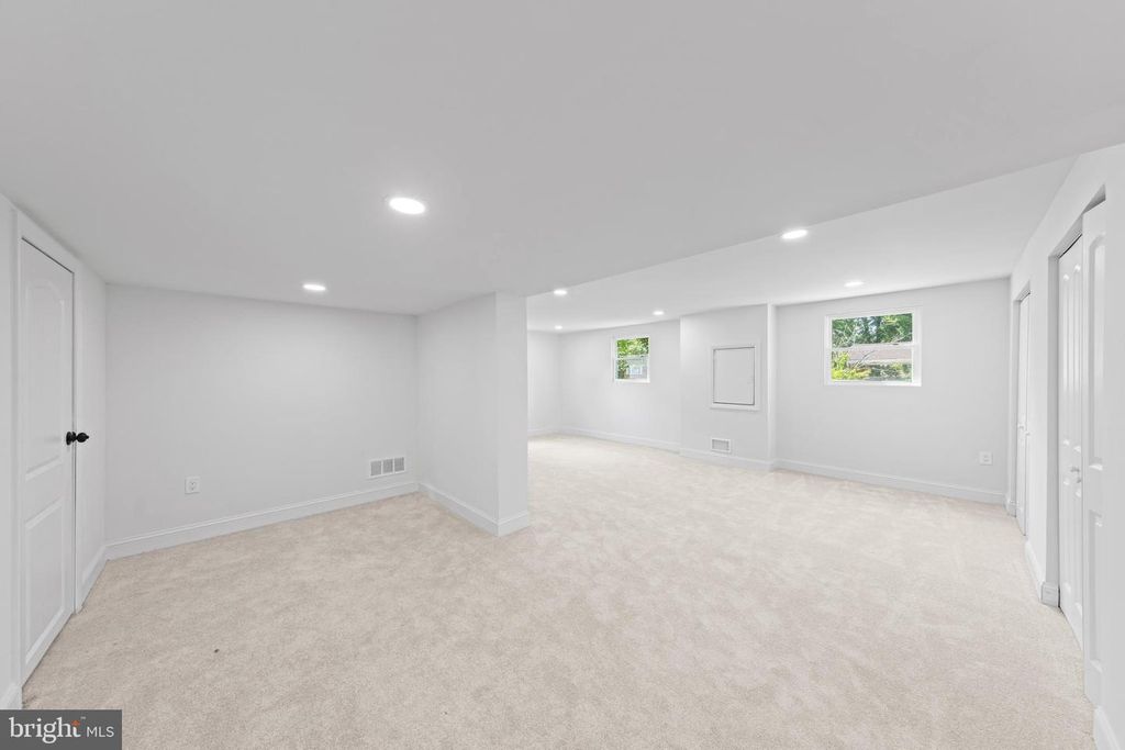 Image 24 of property listing at 306 HEYSE CT, Fort Washington, MD 20744