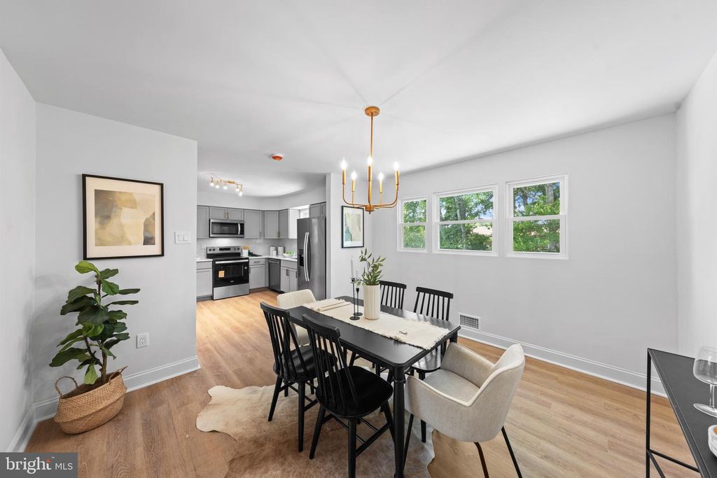 Image 9 of property listing at 306 HEYSE CT, Fort Washington, MD 20744