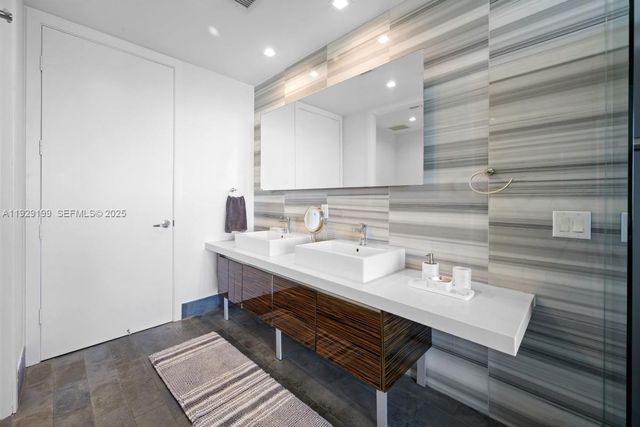 1100 Biscayne Blvd 3104, Miami, FL 33132