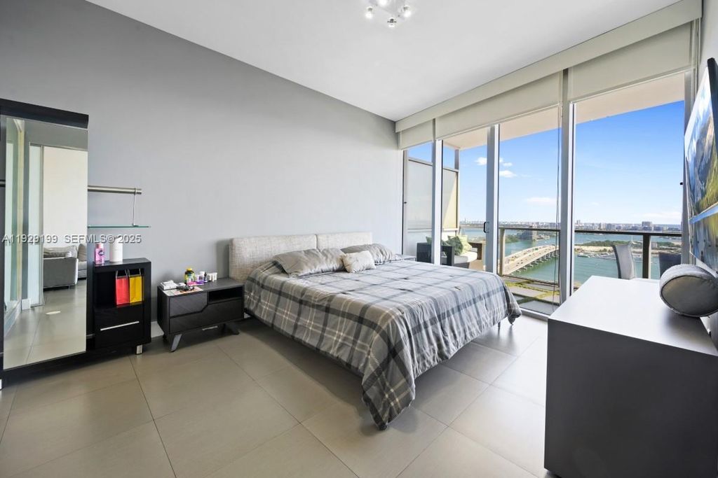 Image 15 of property listing at 1100 Biscayne Blvd 3104, Miami, FL 33132