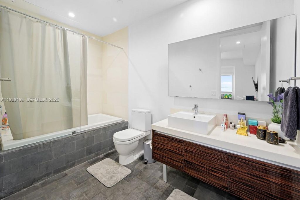 Image 17 of property listing at 1100 Biscayne Blvd 3104, Miami, FL 33132