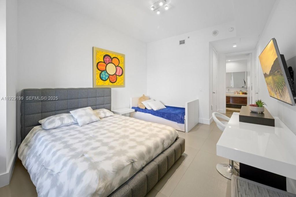 Image 18 of property listing at 1100 Biscayne Blvd 3104, Miami, FL 33132