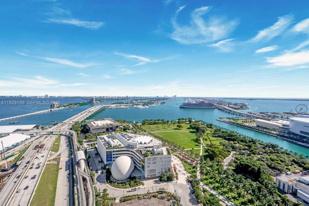 Image 2 of property listing at 1100 Biscayne Blvd 3104, Miami, FL 33132