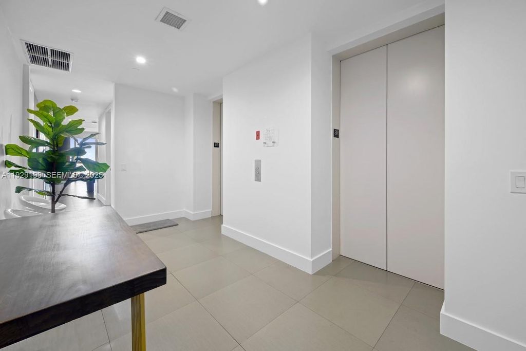 Image 22 of property listing at 1100 Biscayne Blvd 3104, Miami, FL 33132