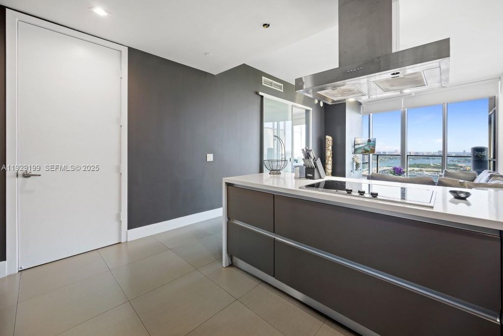 Image 4 of property listing at 1100 Biscayne Blvd 3104, Miami, FL 33132